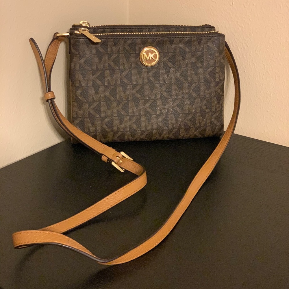 Michael kors crossbody